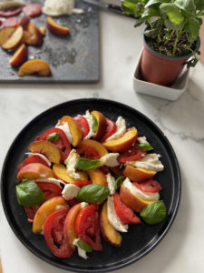 salade-tomates-nectarines-burrata