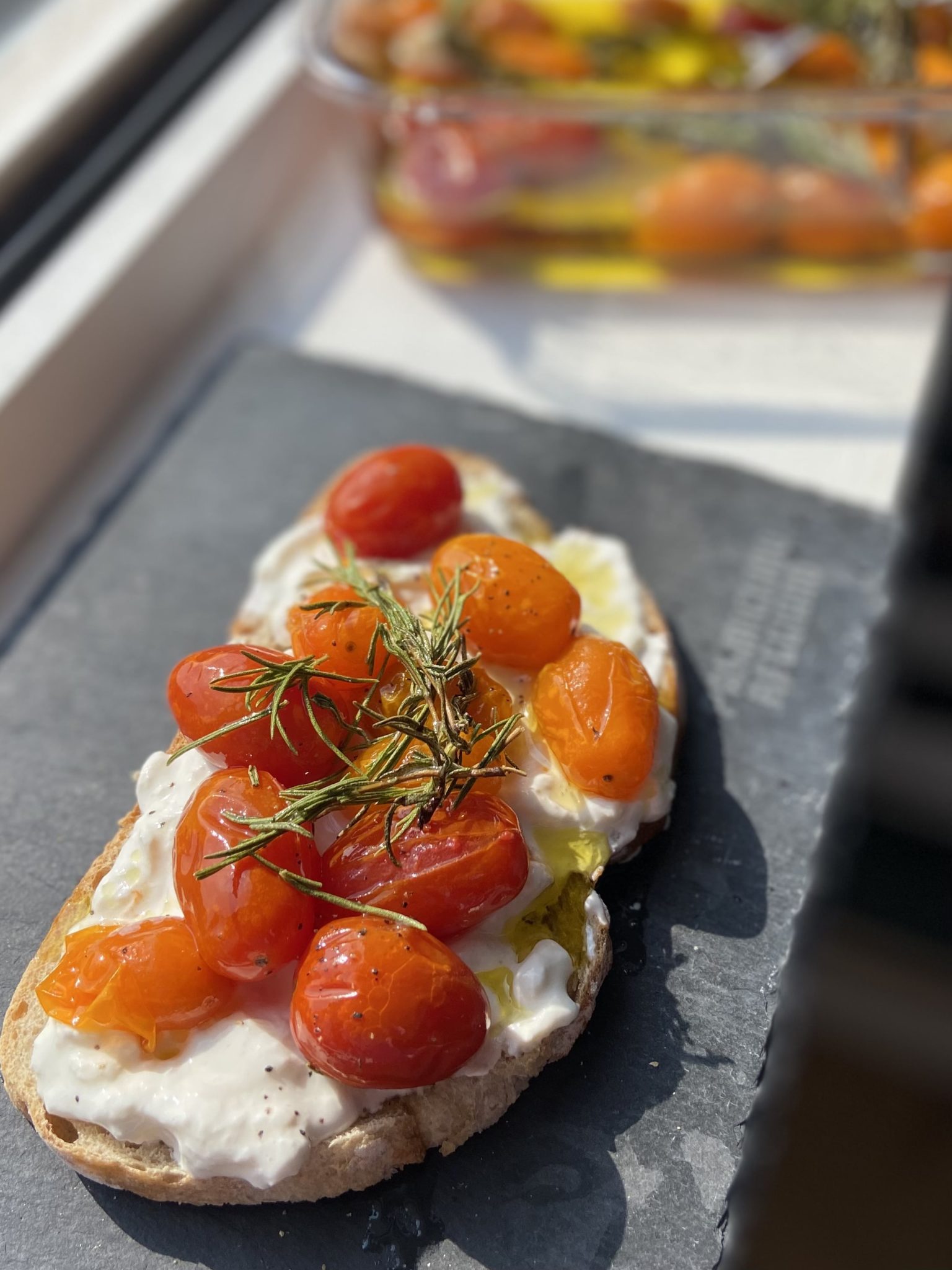 Toast Tomates Confites Burrata - Ma Cuisine Enthousiaste