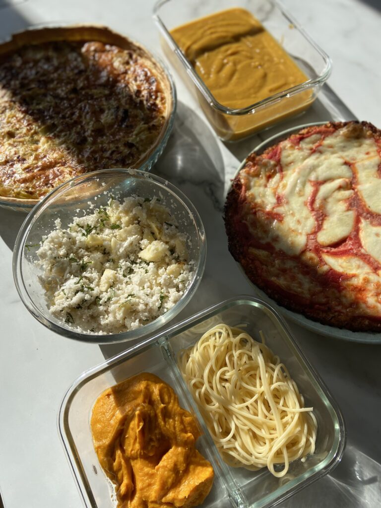 Menu batchcooking de la semaine : pizza chou-fleur, tarte aux poireaux, taboulé de chou-fleur, velouté de butternut et spaghettis sauce crémeuse au butternut