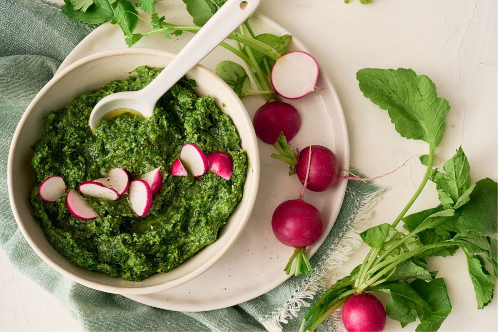 pesto de fanes de radis